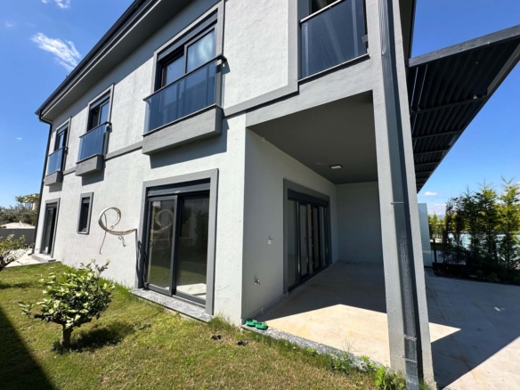 Döşemealtı Altınkale de Özel Havuzlu Lüks Villa Sitesi
