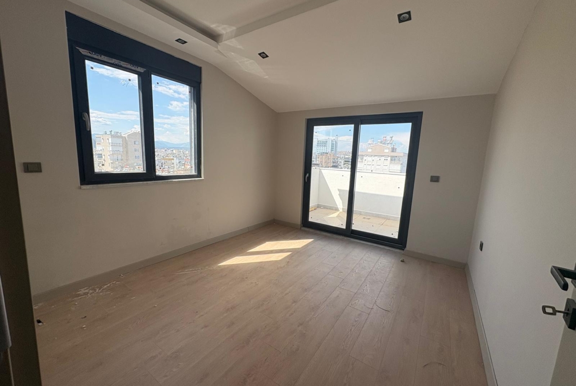 Muratpaşa Varlık Mahallesi’nde Satılık Lüks 3+1 Sıfır Yerden Isıtmalı Dubleks Daire
