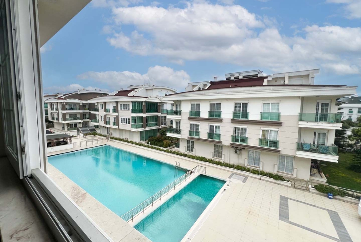 Güzeloba’da Kapalı Otoparklı Lüks Site İçinde 4+1 Satılık Daire