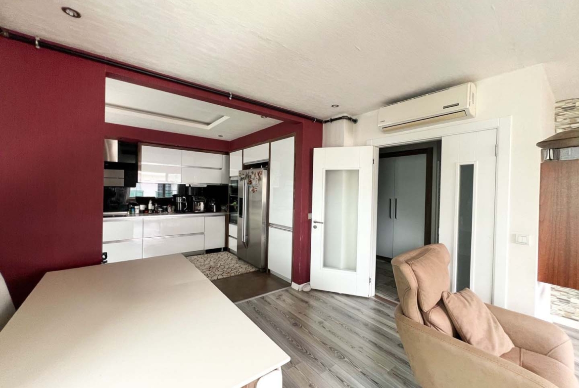 Güzeloba’da Kapalı Otoparklı Lüks Site İçinde 4+1 Satılık Daire