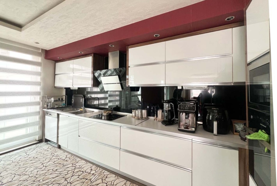 Güzeloba’da Kapalı Otoparklı Lüks Site İçinde 4+1 Satılık Daire