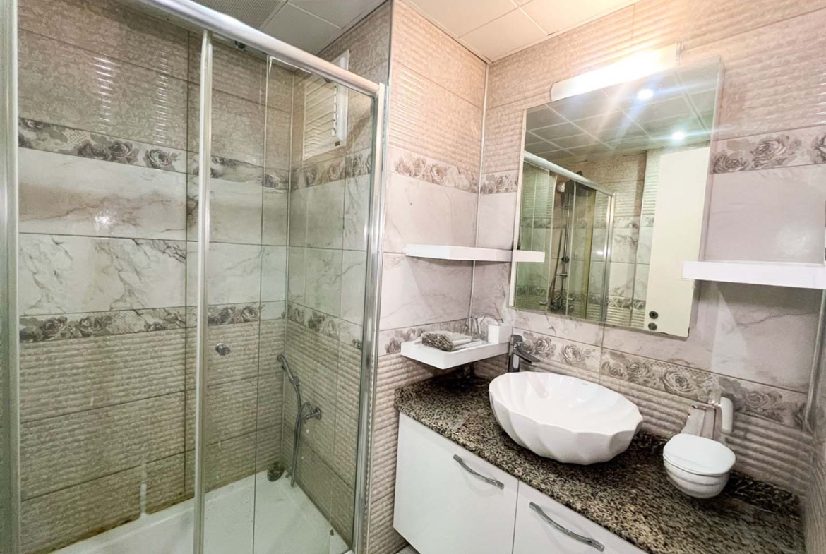 Güzeloba’da Kapalı Otoparklı Lüks Site İçinde 4+1 Satılık Daire