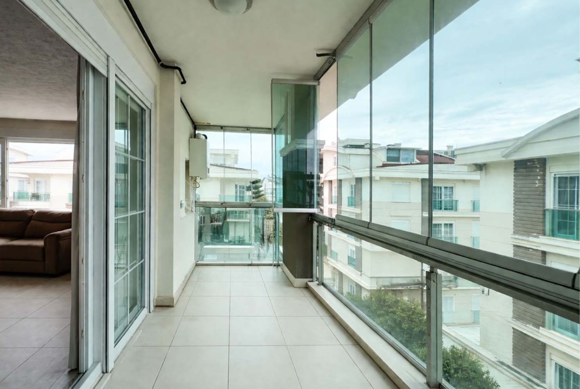 Güzeloba’da Kapalı Otoparklı Lüks Site İçinde 4+1 Satılık Daire