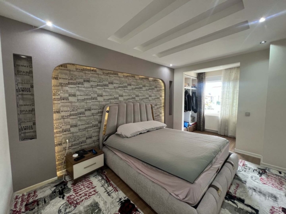Güzeloba’da Kapalı Otoparklı Lüks Site İçinde 4+1 Satılık Daire