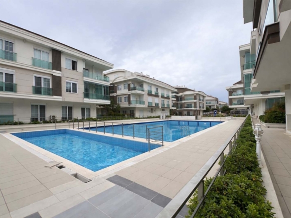 Güzeloba’da Kapalı Otoparklı Lüks Site İçinde 4+1 Satılık Daire