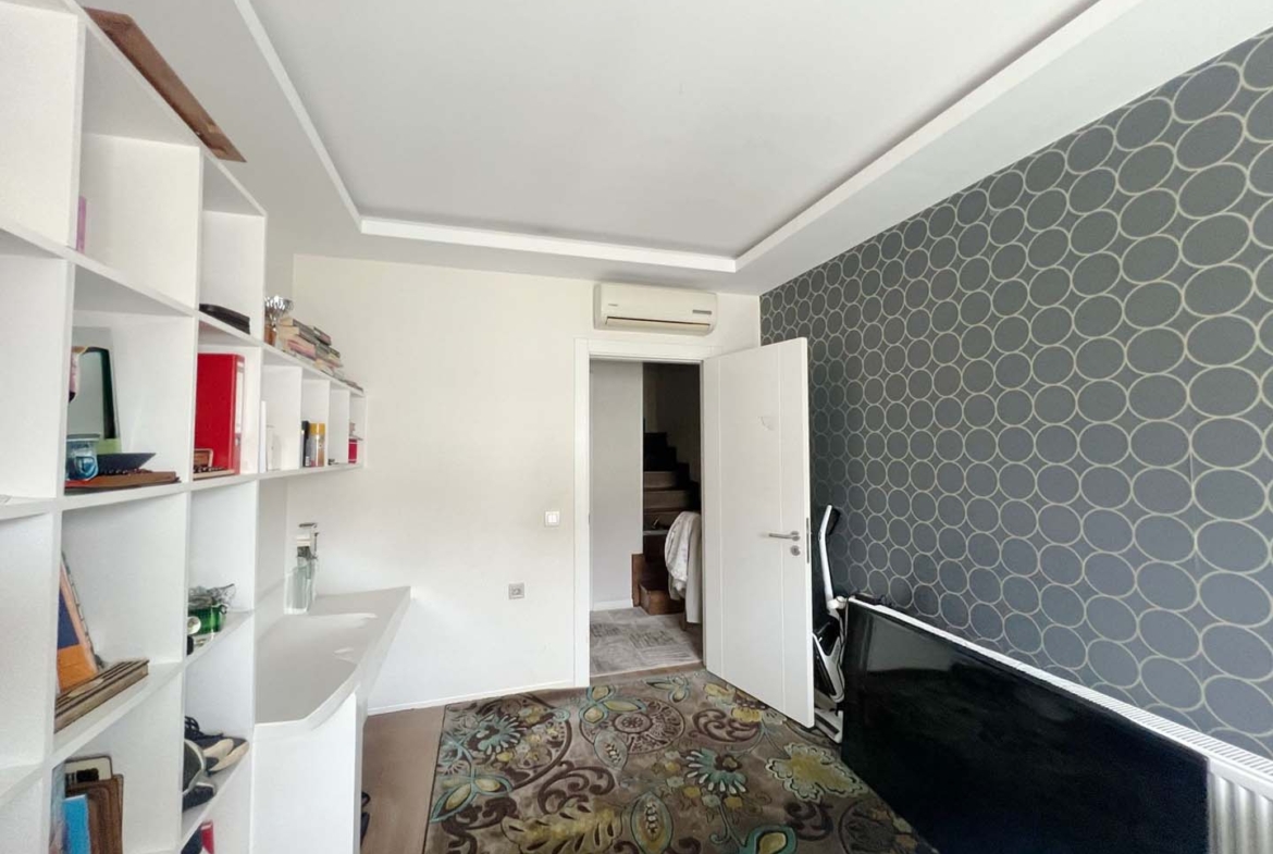 Güzeloba’da Kapalı Otoparklı Lüks Site İçinde 4+1 Satılık Daire