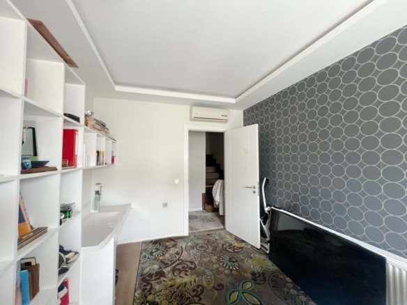 Güzeloba’da Kapalı Otoparklı Lüks Site İçinde 4+1 Satılık Daire