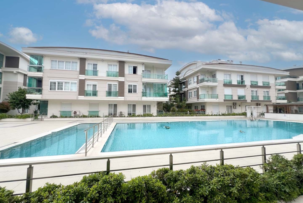 Güzeloba’da Kapalı Otoparklı Lüks Site İçinde 4+1 Satılık Daire
