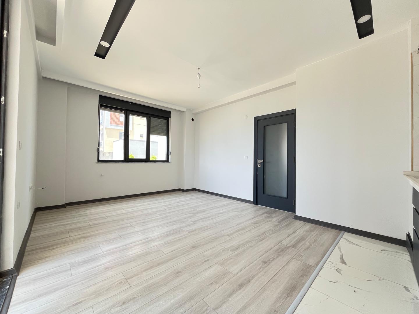 Antalya Altıntaş Sea Garden Sitesinde Yatırım Fırsatı Satılık 2+1 Havuzlu ve Bahçeli Daire