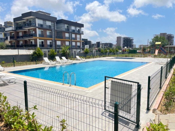 Antalya Altıntaş Sea Garden Sitesinde Yatırım Fırsatı Satılık 2+1 Havuzlu ve Bahçeli Daire