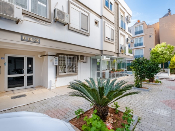 Güzeloba Anadolu Hastanesi Arkası, Havuzlu Sitede Lüks 2+1 Kiral