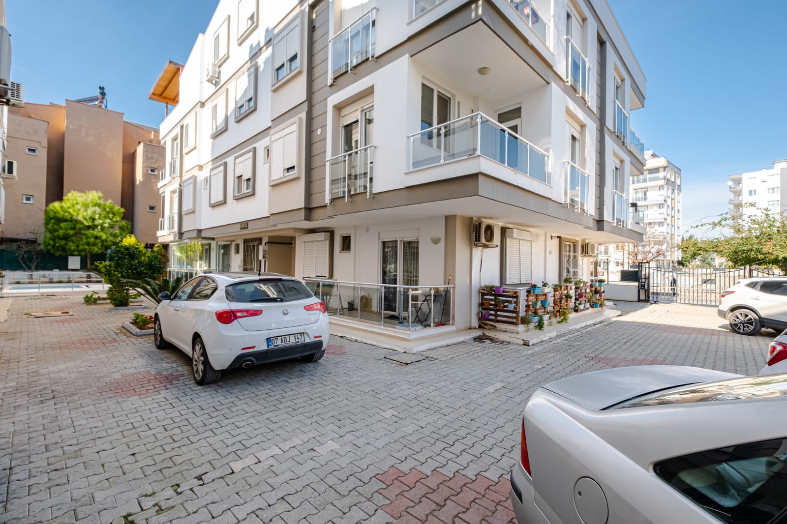 Güzeloba Anadolu Hastanesi Arkası, Havuzlu Sitede Lüks 2+1 Kiral