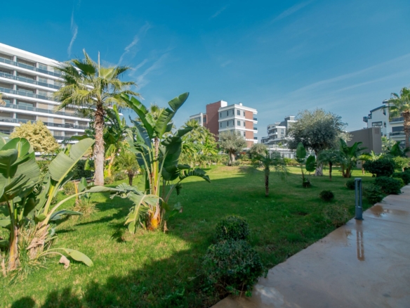 Antalya Altıntaş Allure Sitesi’nde Satılık Geniş Teraslı ve Lüks 2+1 Daire