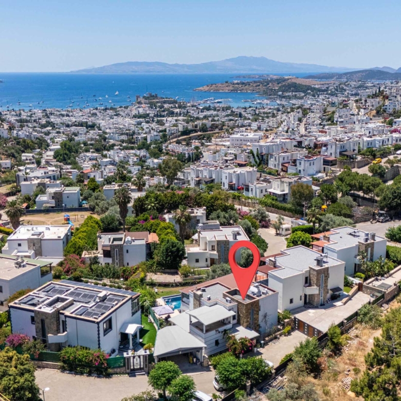 Bodrum Yokuşbaşı’nda Satılık Deniz Manzaralı 1000 m² Arsalı Lüks Müstakil Villa