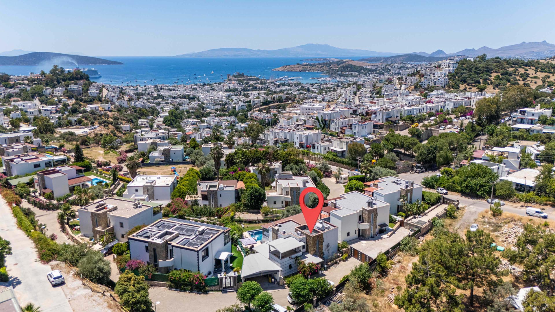 Bodrum Yokuşbaşı’nda Satılık Deniz Manzaralı 1000 m² Arsalı Lüks Müstakil Villa
