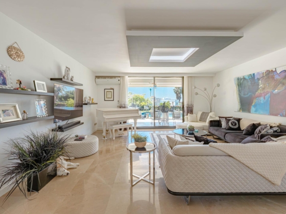 Bodrum Yokuşbaşı’nda Satılık Deniz Manzaralı 1000 m² Arsalı Lüks Müstakil Villa
