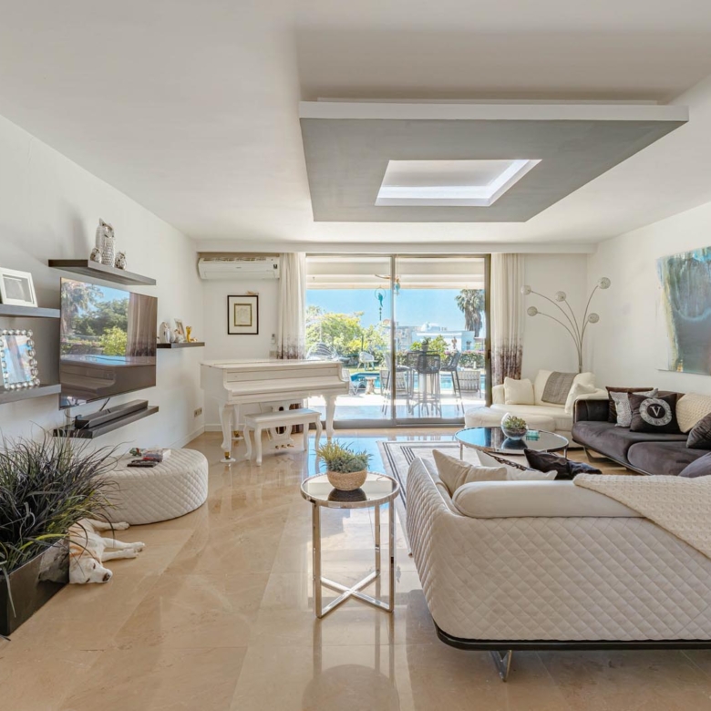 Bodrum Yokuşbaşı’nda Satılık Deniz Manzaralı 1000 m² Arsalı Lüks Müstakil Villa