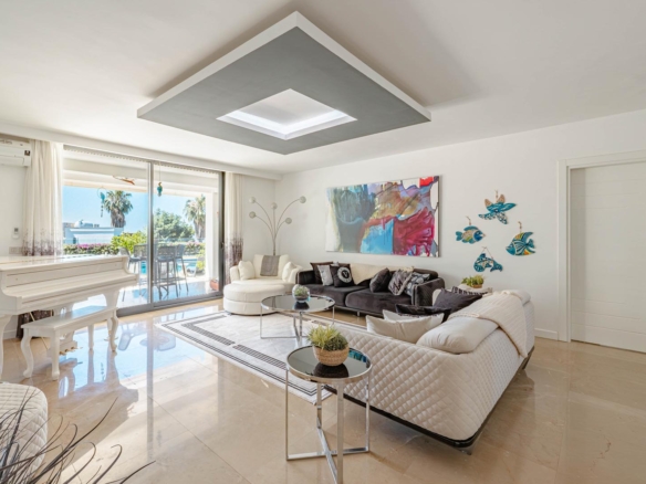 Bodrum Yokuşbaşı’nda Satılık Deniz Manzaralı 1000 m² Arsalı Lüks Müstakil Villa