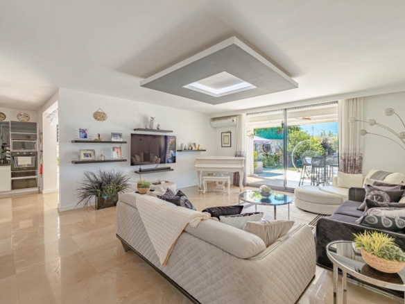 Bodrum Yokuşbaşı’nda Satılık Deniz Manzaralı 1000 m² Arsalı Lüks Müstakil Villa