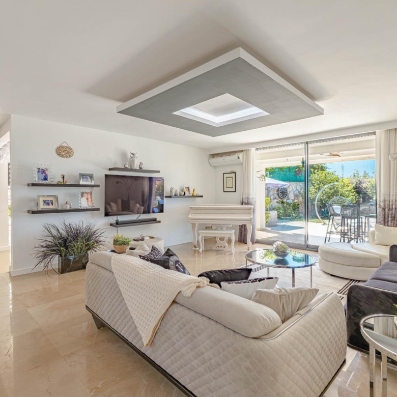 Bodrum Yokuşbaşı’nda Satılık Deniz Manzaralı 1000 m² Arsalı Lüks Müstakil Villa