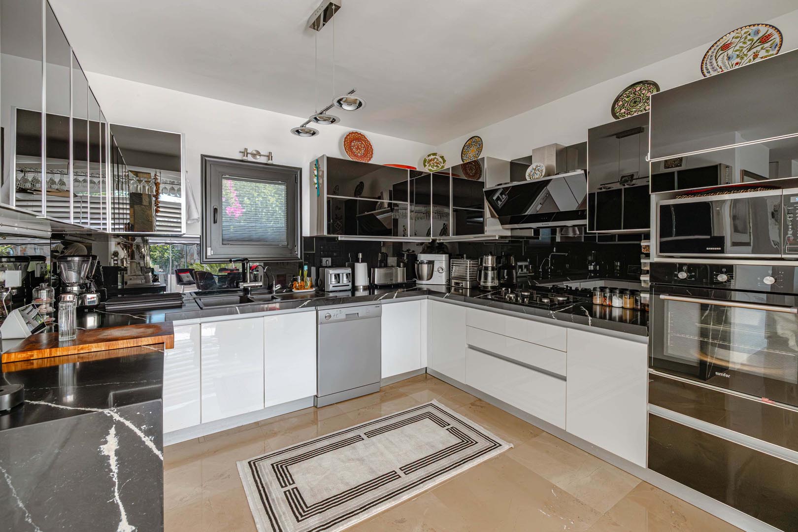 Bodrum Yokuşbaşı’nda Satılık Deniz Manzaralı 1000 m² Arsalı Lüks Müstakil Villa
