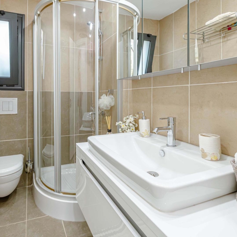 Bodrum Yokuşbaşı’nda Satılık Deniz Manzaralı 1000 m² Arsalı Lüks Müstakil Villa