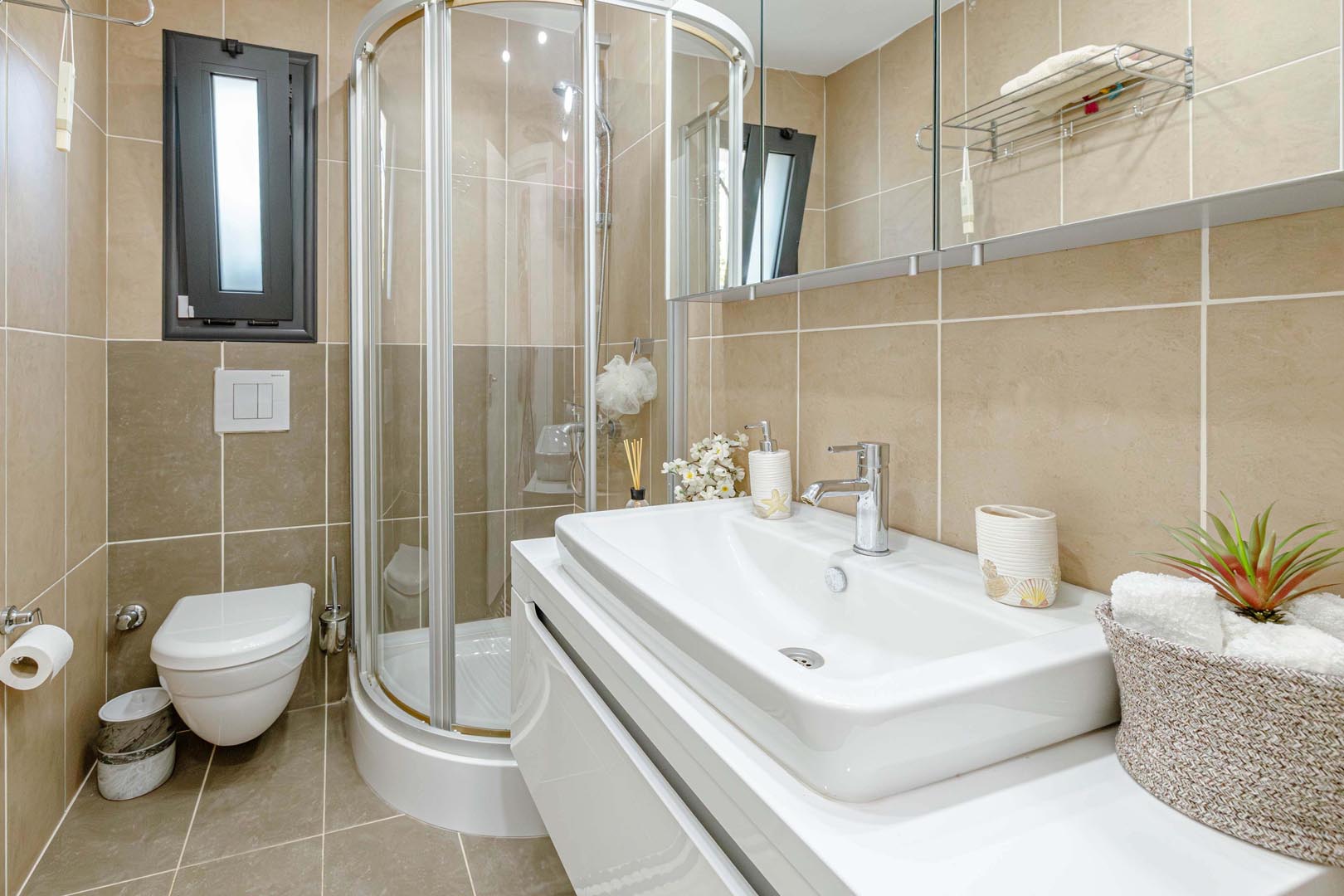 Bodrum Yokuşbaşı’nda Satılık Deniz Manzaralı 1000 m² Arsalı Lüks Müstakil Villa