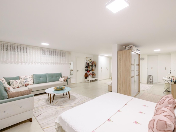 Bodrum Yokuşbaşı’nda Satılık Deniz Manzaralı 1000 m² Arsalı Lüks Müstakil Villa