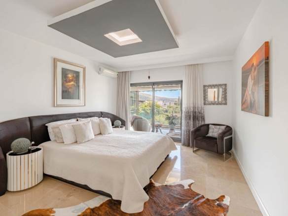 Bodrum Yokuşbaşı’nda Satılık Deniz Manzaralı 1000 m² Arsalı Lüks Müstakil Villa