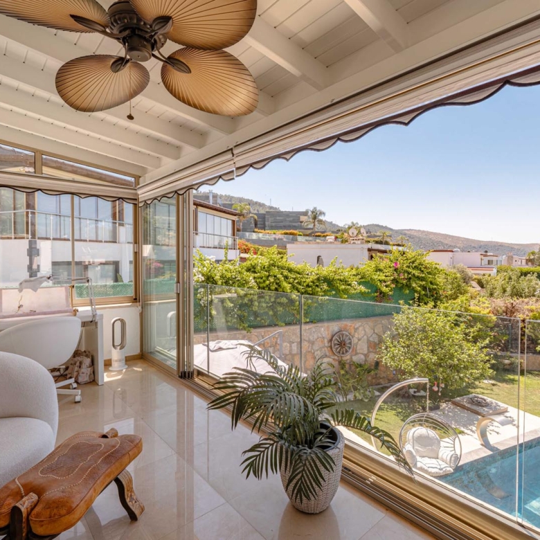 Bodrum Yokuşbaşı’nda Satılık Deniz Manzaralı 1000 m² Arsalı Lüks Müstakil Villa