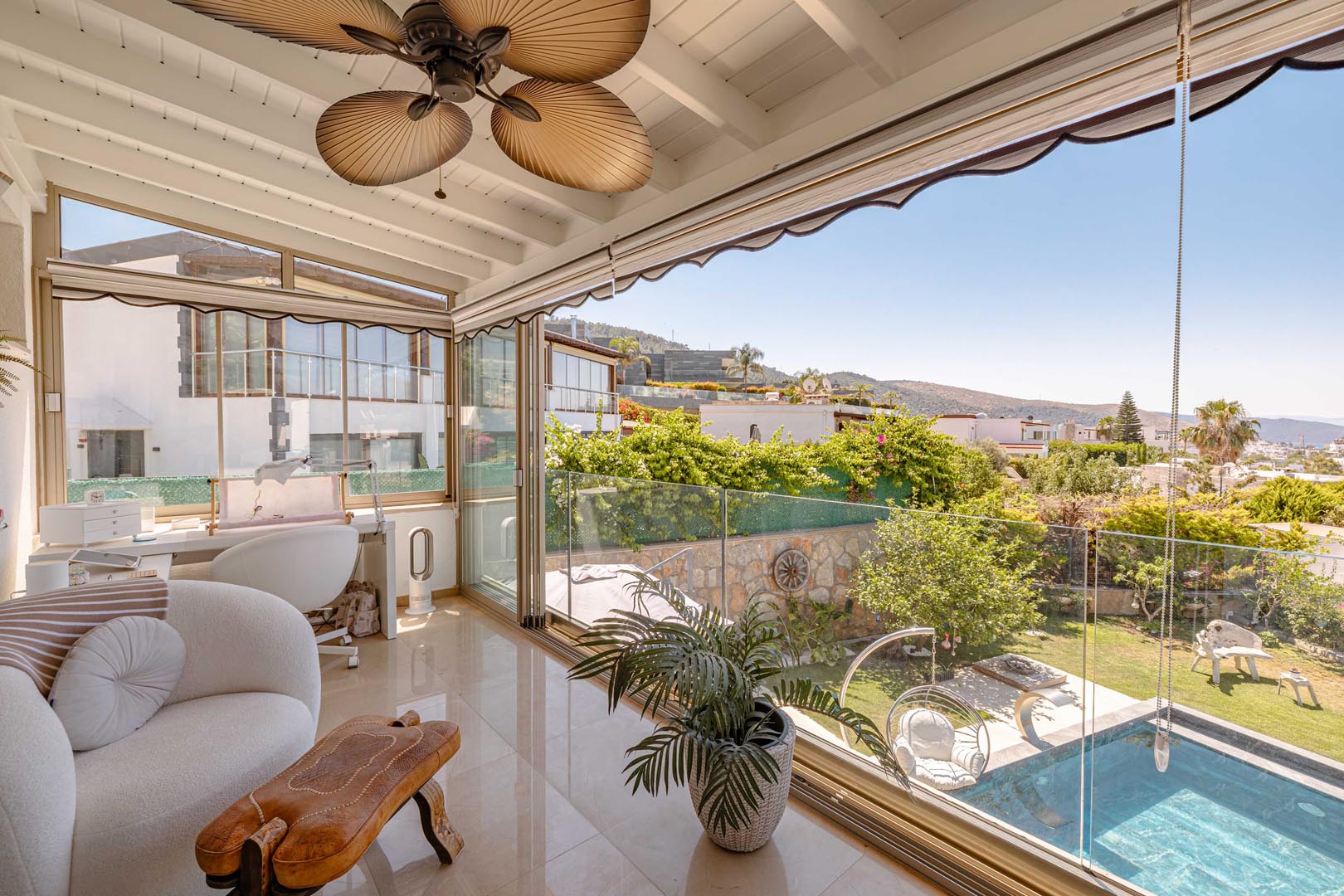 Bodrum Yokuşbaşı’nda Satılık Deniz Manzaralı 1000 m² Arsalı Lüks Müstakil Villa