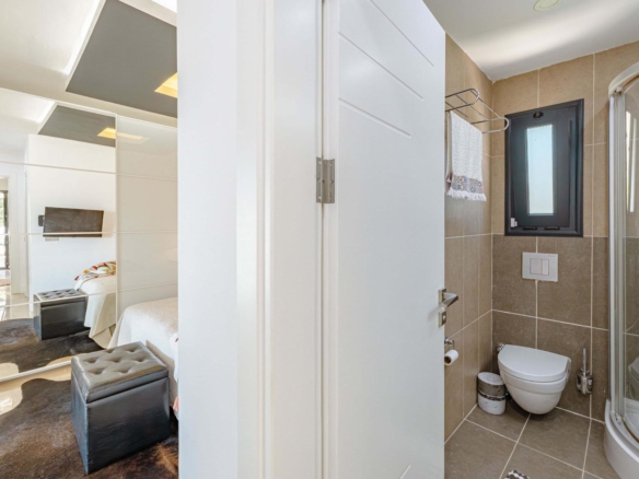 Bodrum Yokuşbaşı’nda Satılık Deniz Manzaralı 1000 m² Arsalı Lüks Müstakil Villa