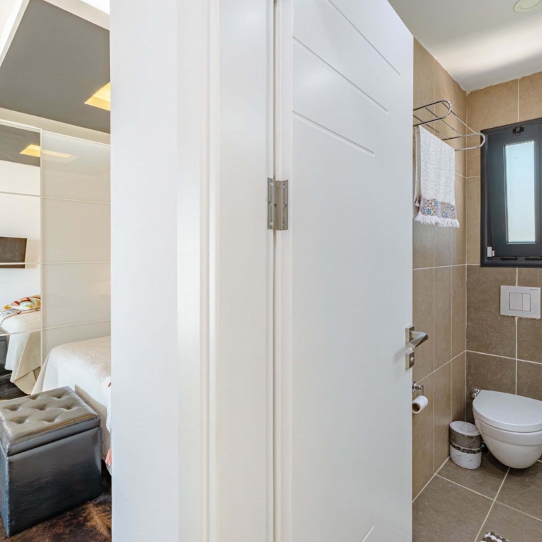 Bodrum Yokuşbaşı’nda Satılık Deniz Manzaralı 1000 m² Arsalı Lüks Müstakil Villa