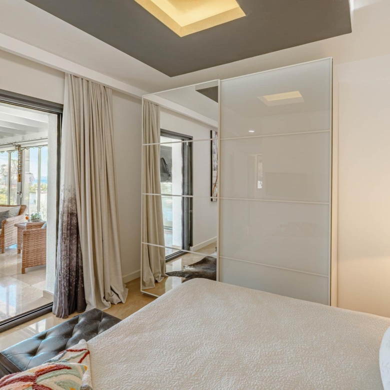 Bodrum Yokuşbaşı’nda Satılık Deniz Manzaralı 1000 m² Arsalı Lüks Müstakil Villa