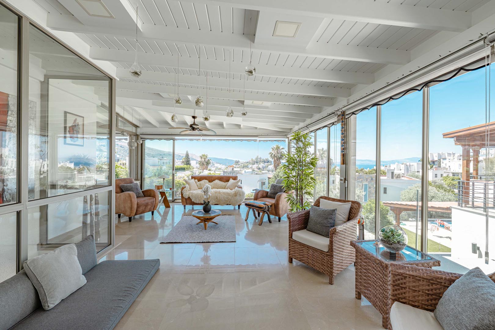 Bodrum Yokuşbaşı’nda Satılık Deniz Manzaralı 1000 m² Arsalı Lüks Müstakil Villa