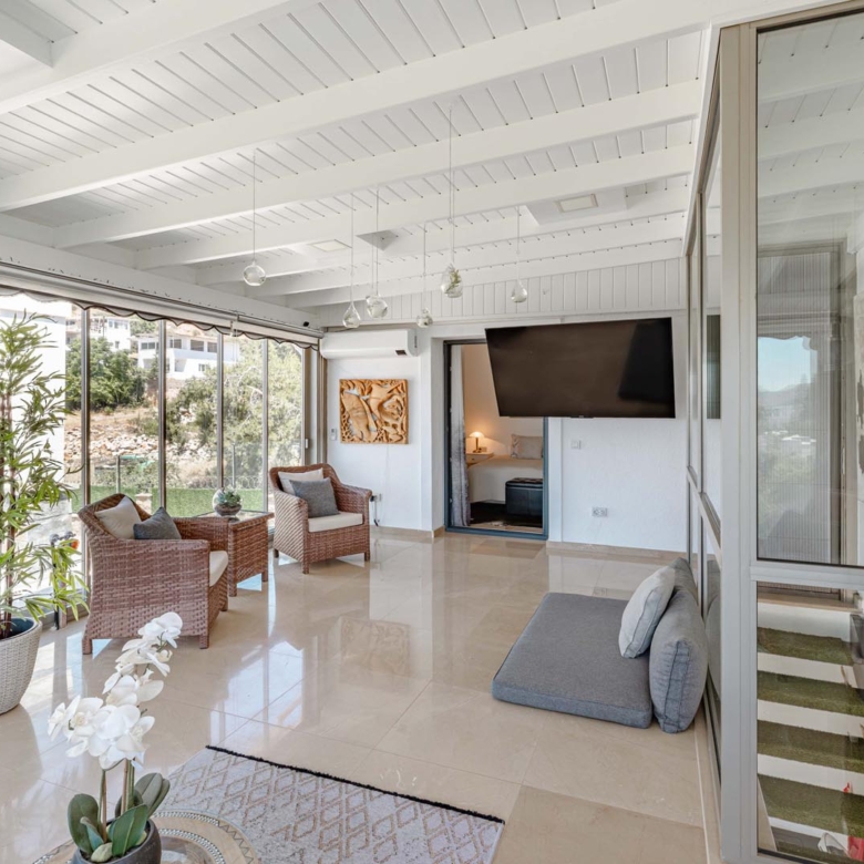 Bodrum Yokuşbaşı’nda Satılık Deniz Manzaralı 1000 m² Arsalı Lüks Müstakil Villa
