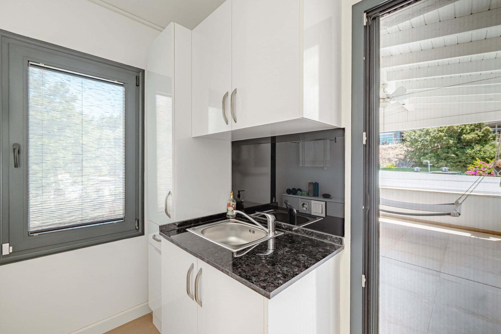 Bodrum Yokuşbaşı’nda Satılık Deniz Manzaralı 1000 m² Arsalı Lüks Müstakil Villa