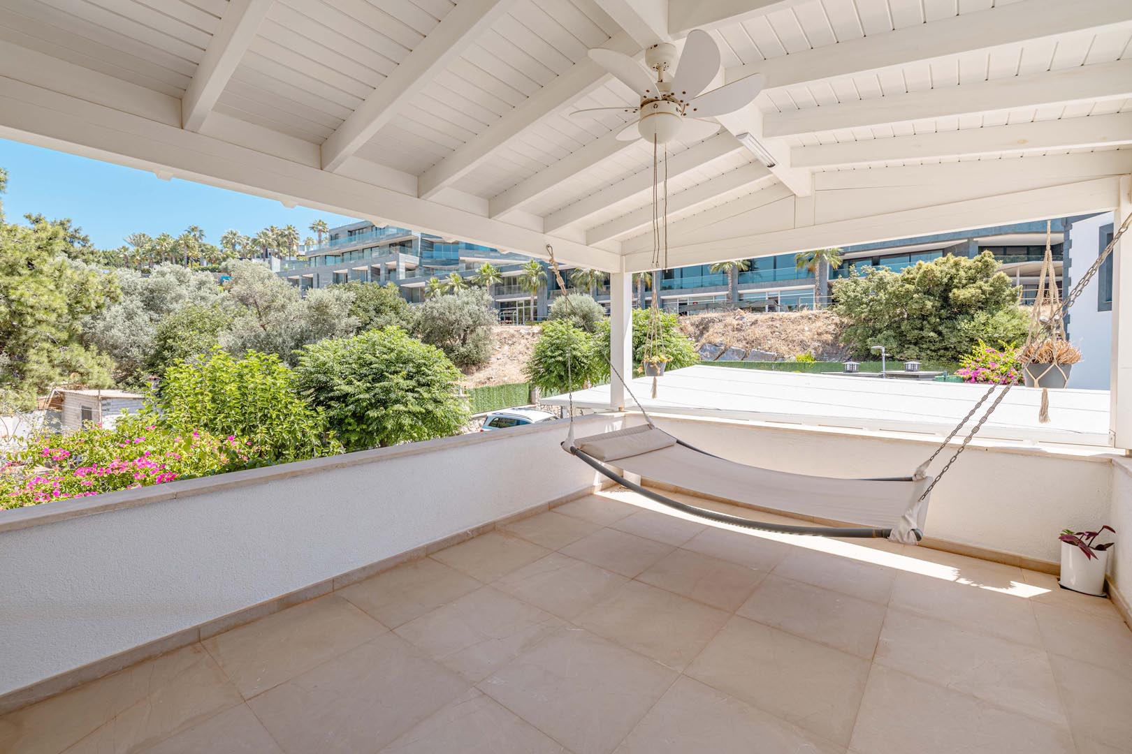 Bodrum Yokuşbaşı’nda Satılık Deniz Manzaralı 1000 m² Arsalı Lüks Müstakil Villa