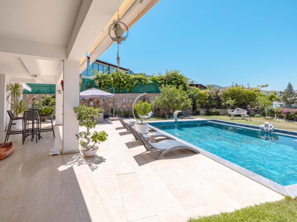Bodrum Yokuşbaşı’nda Satılık Deniz Manzaralı 1000 m² Arsalı Lüks Müstakil Villa