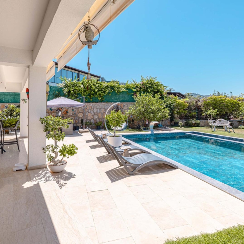 Bodrum Yokuşbaşı’nda Satılık Deniz Manzaralı 1000 m² Arsalı Lüks Müstakil Villa