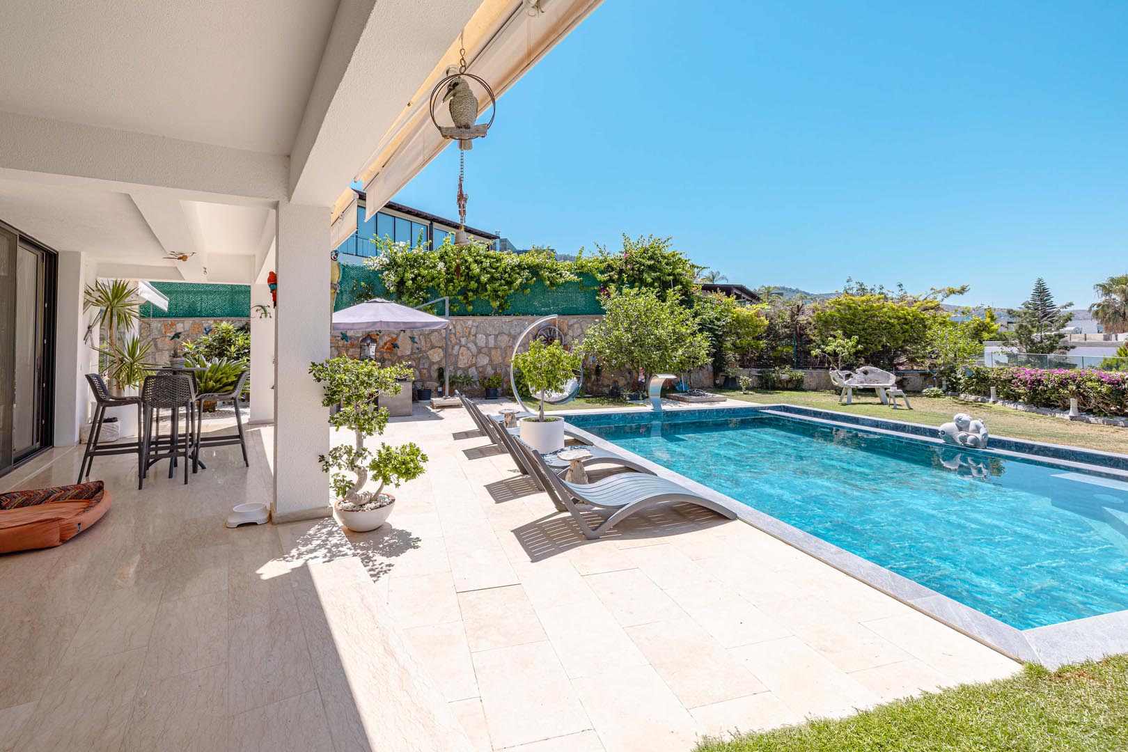 Bodrum Yokuşbaşı’nda Satılık Deniz Manzaralı 1000 m² Arsalı Lüks Müstakil Villa