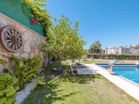 Bodrum Yokuşbaşı’nda Satılık Deniz Manzaralı 1000 m² Arsalı Lüks Müstakil Villa