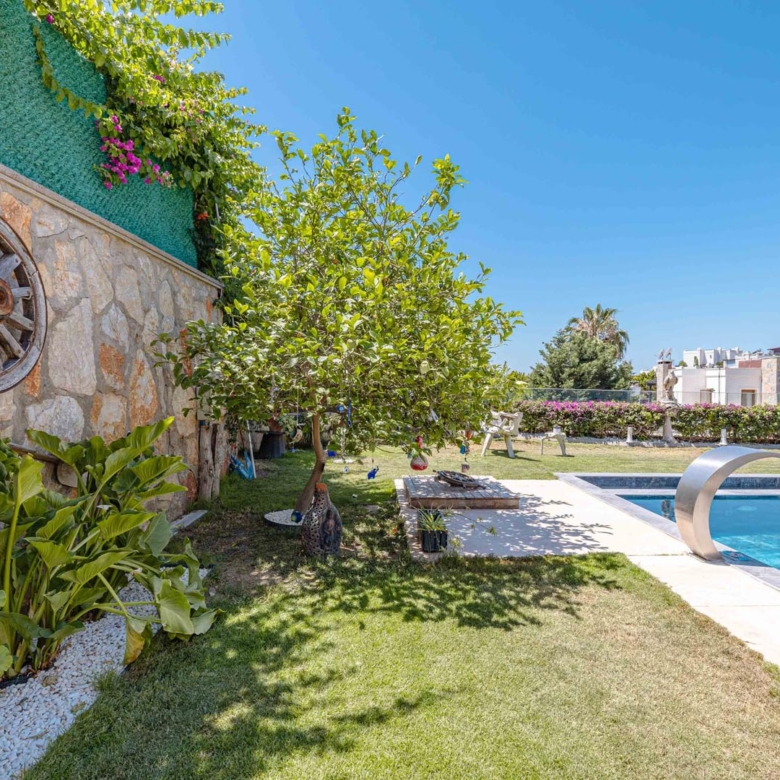Bodrum Yokuşbaşı’nda Satılık Deniz Manzaralı 1000 m² Arsalı Lüks Müstakil Villa