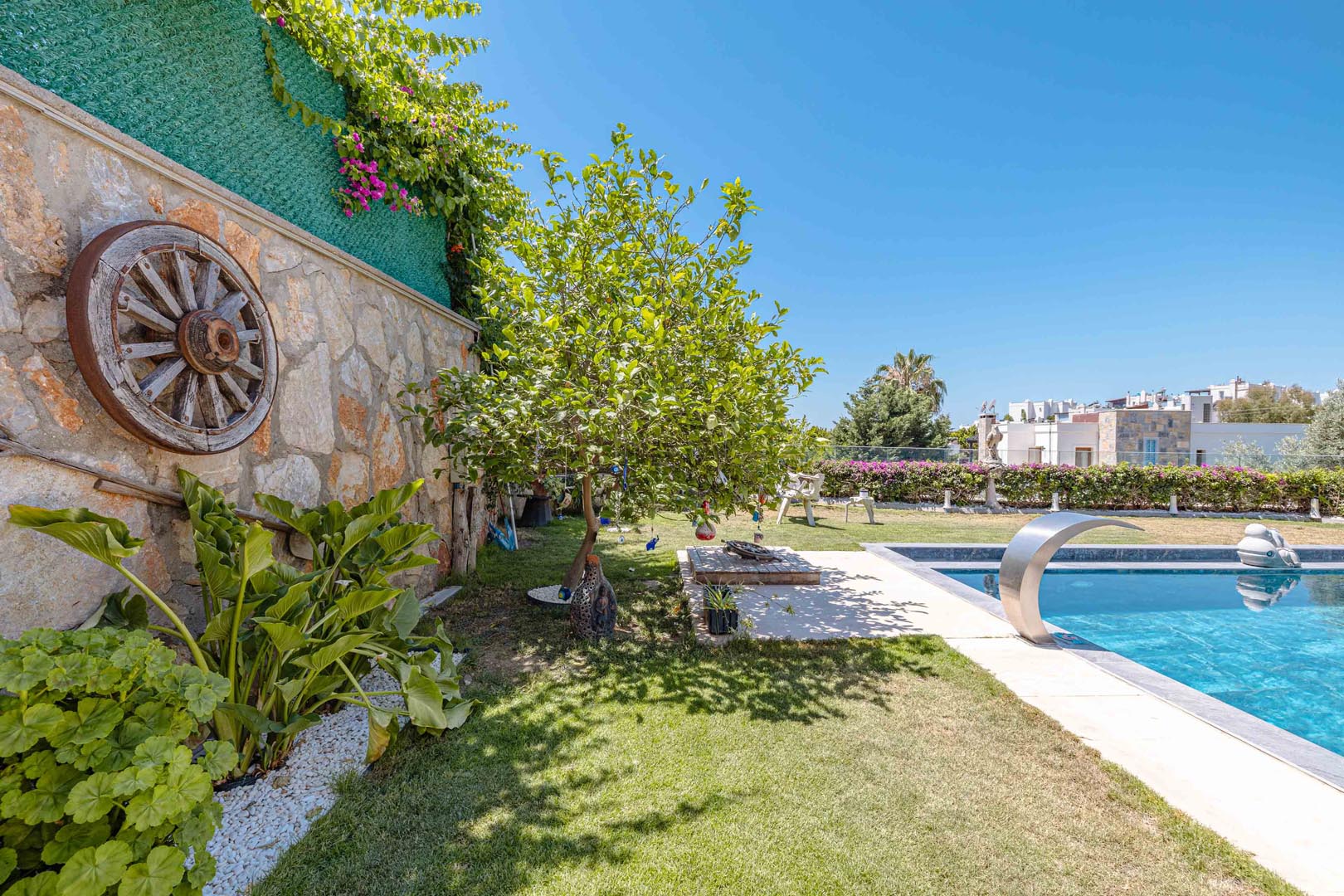 Bodrum Yokuşbaşı’nda Satılık Deniz Manzaralı 1000 m² Arsalı Lüks Müstakil Villa