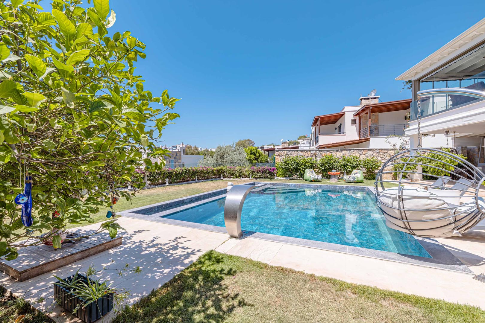 Bodrum Yokuşbaşı’nda Satılık Deniz Manzaralı 1000 m² Arsalı Lüks Müstakil Villa