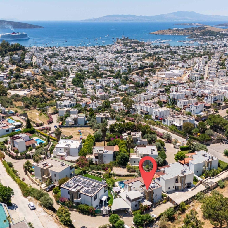Bodrum Yokuşbaşı’nda Satılık Deniz Manzaralı 1000 m² Arsalı Lüks Müstakil Villa