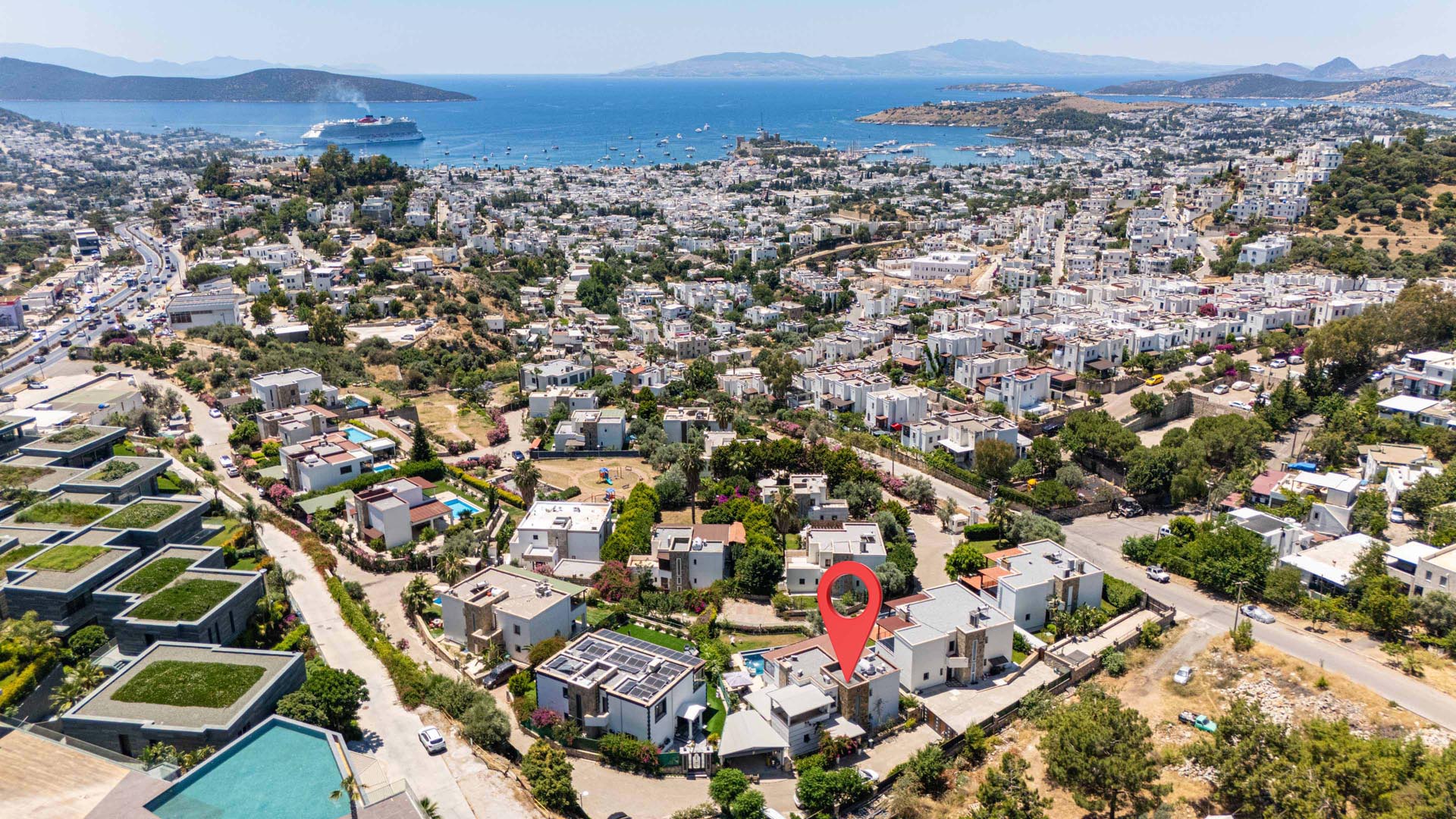 Bodrum Yokuşbaşı’nda Satılık Deniz Manzaralı 1000 m² Arsalı Lüks Müstakil Villa