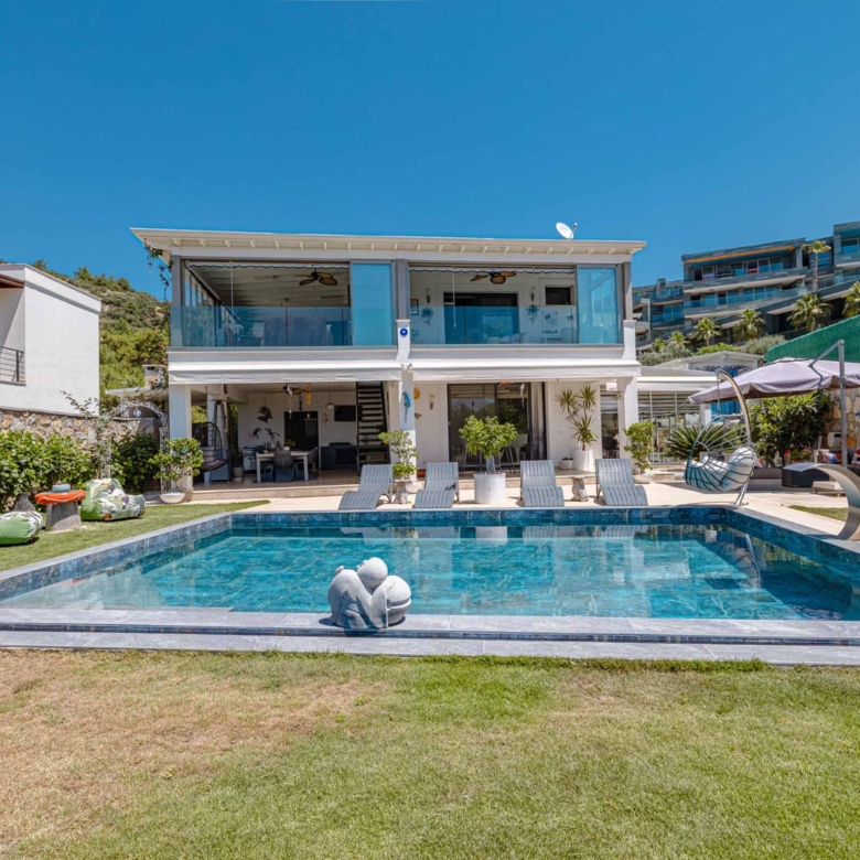 Bodrum Yokuşbaşı’nda Satılık Deniz Manzaralı 1000 m² Arsalı Lüks Müstakil Villa
