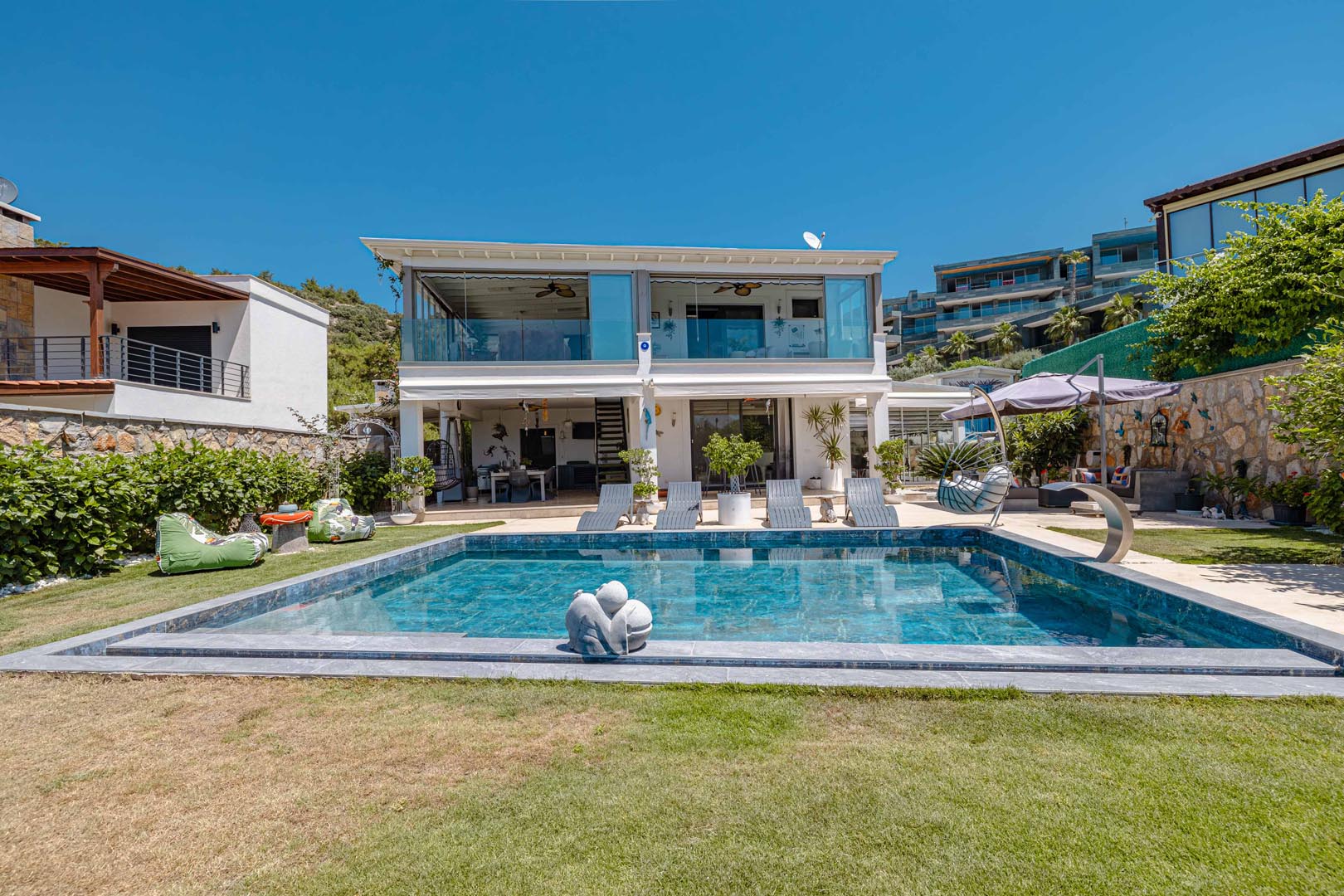 Bodrum Yokuşbaşı’nda Satılık Deniz Manzaralı 1000 m² Arsalı Lüks Müstakil Villa