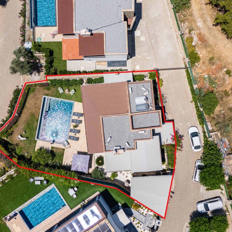 Bodrum Yokuşbaşı’nda Satılık Deniz Manzaralı 1000 m² Arsalı Lüks Müstakil Villa